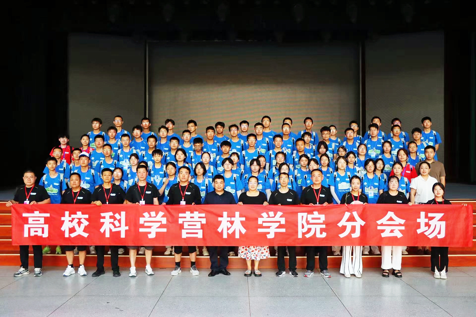 欧美在线
分会场活动合影_副本.jpg