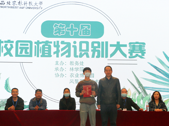 大赛一等奖黄玉林与欧美在线
贾小明副院长合影_副本_副本_副本.jpg